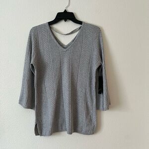 GNW Women knit Gray Bell sleeves sweater sz M
